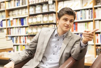 Quereinsteiger Verleger: Julien verrät, wie Neulinge Erfolge feiern können